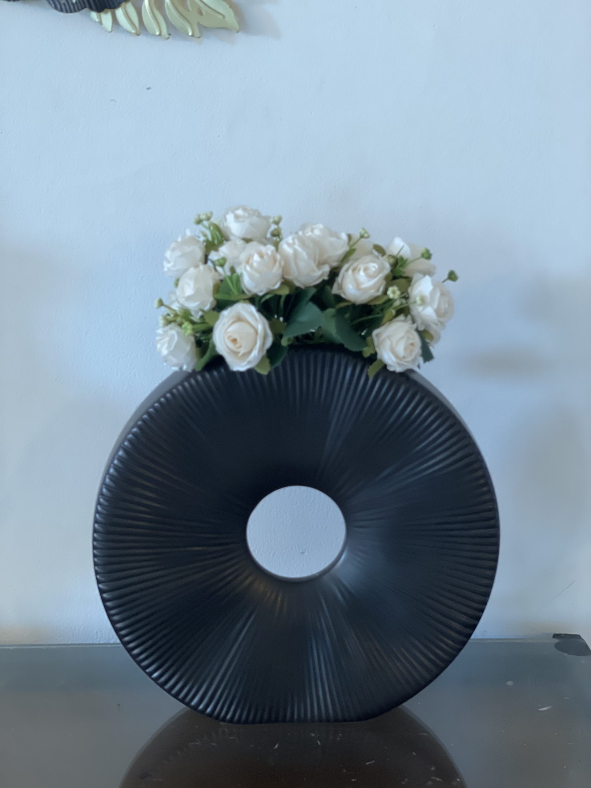 Infinity Bloom Ring Vase with 2 Rosy Dreams