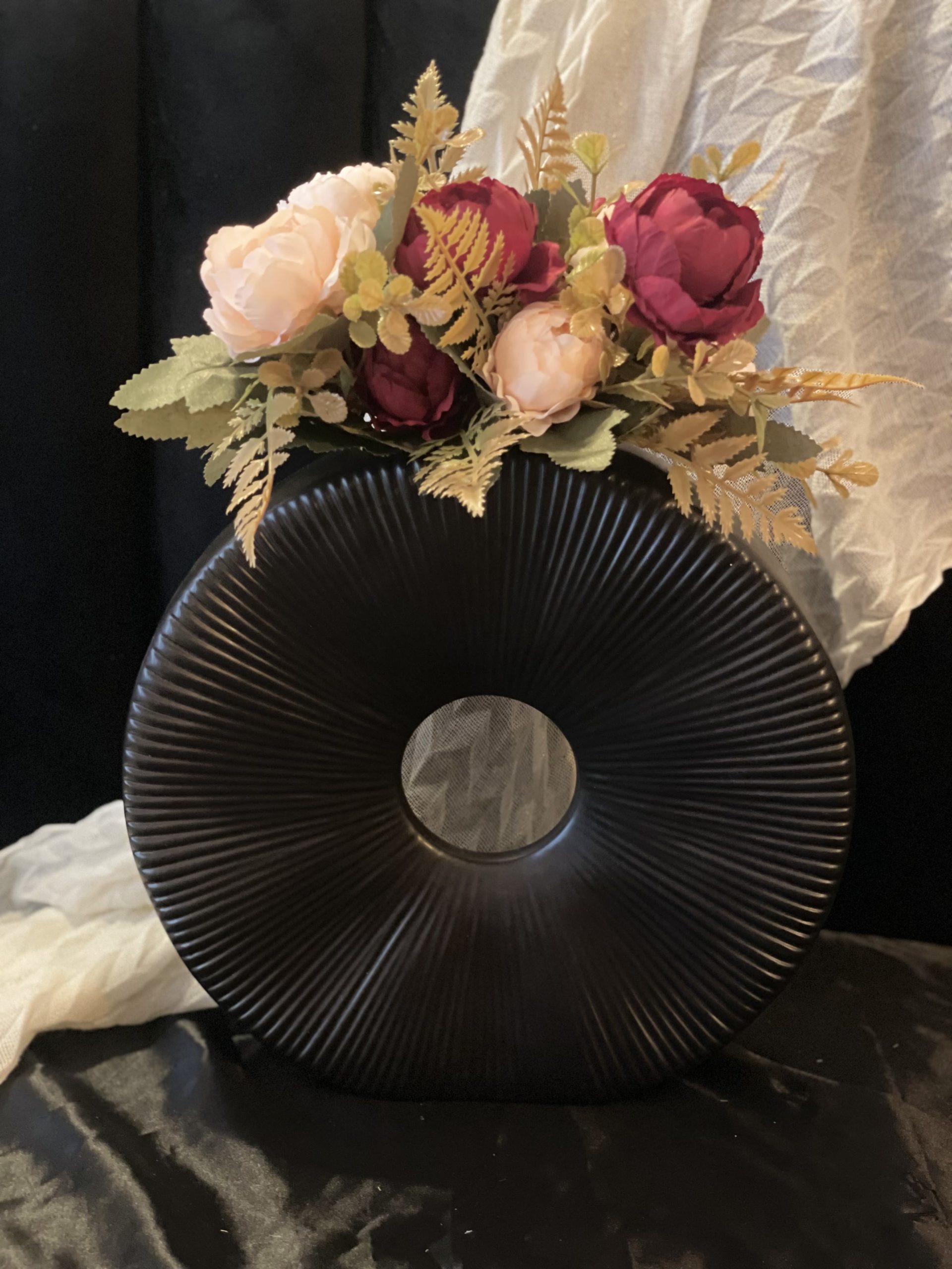 Infinity Bloom Ring Vase - Black