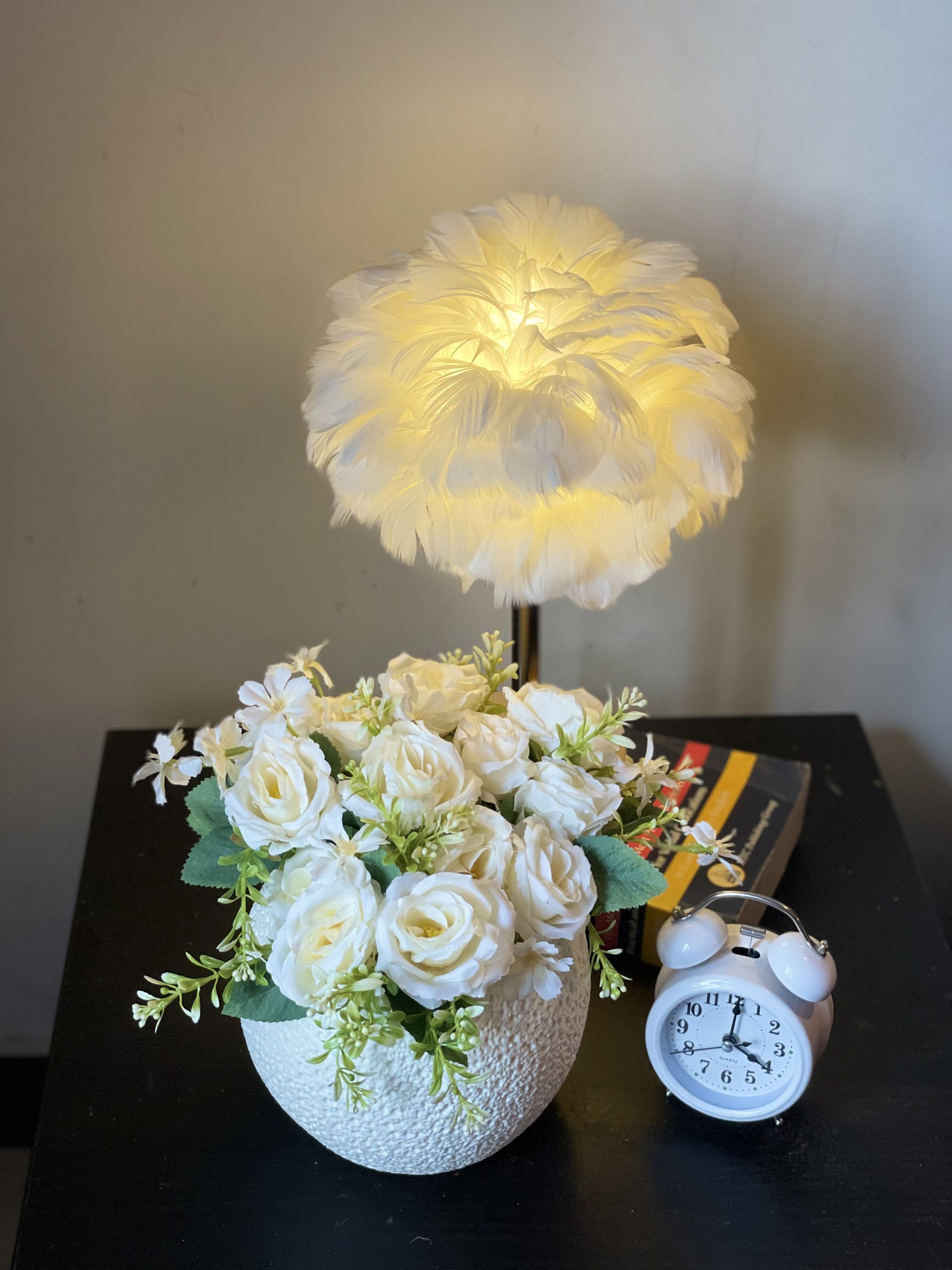 Luna Elegance Vase with 2 Royal White Elegance