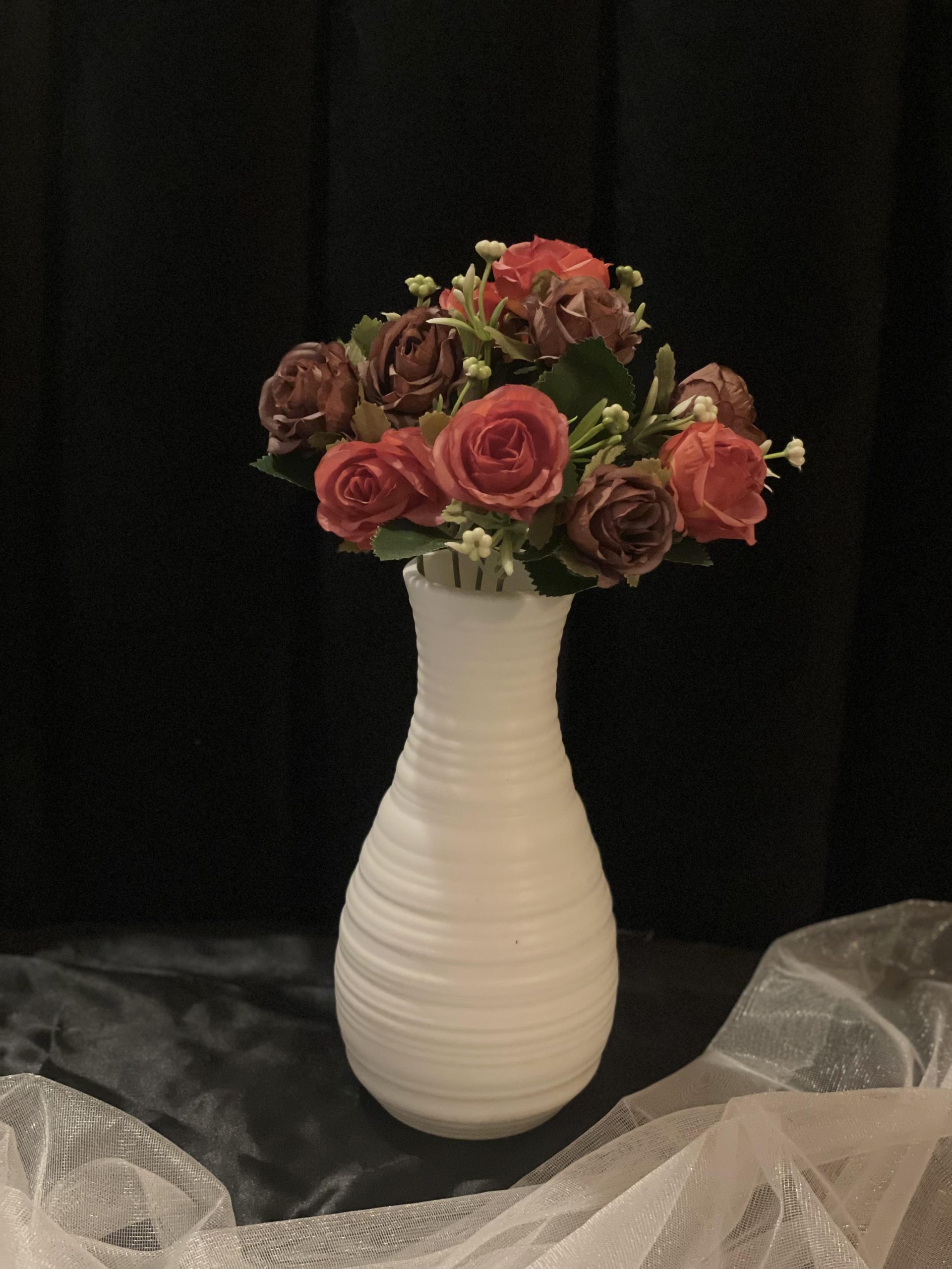 Elegant Tide Vase with Rosy Dreams Bunch